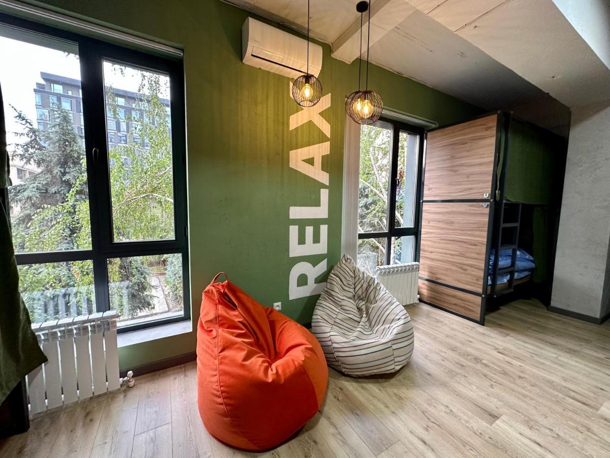 Izzzi Hostel Бішкек Екстер'єр фото