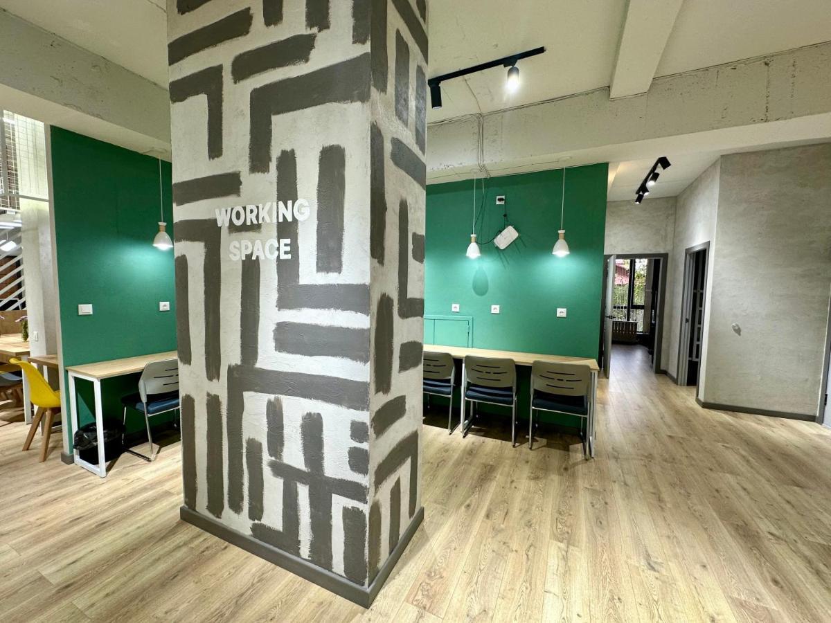 Izzzi Hostel Бішкек Екстер'єр фото