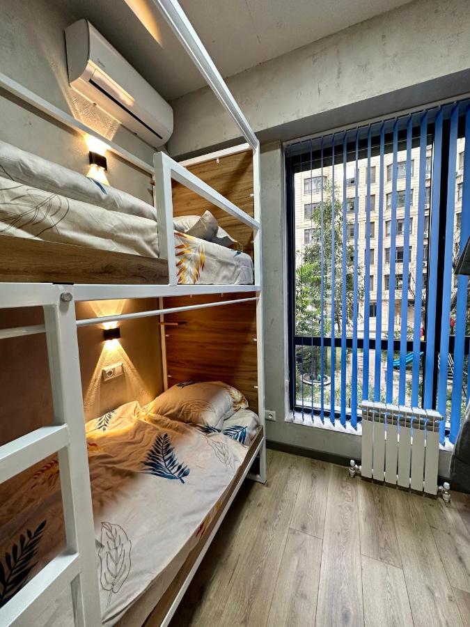 Izzzi Hostel Бішкек Екстер'єр фото
