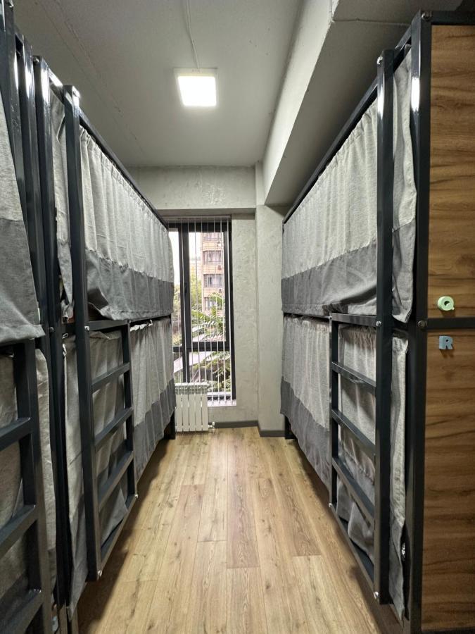 Izzzi Hostel Бішкек Екстер'єр фото