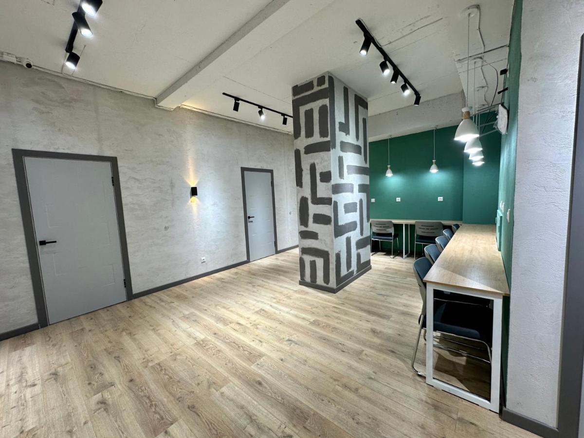 Izzzi Hostel Бішкек Екстер'єр фото